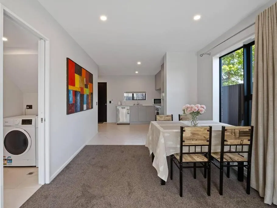 Spa Hideaway In Central City With Parking Christchurch Holiday home