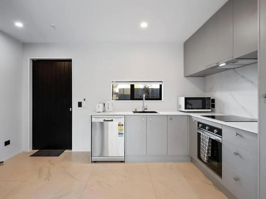 Spa Hideaway In Central City With Parking Christchurch