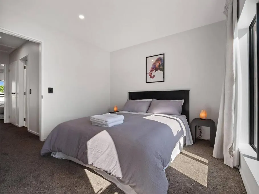Spa Hideaway In Central City With Parking Christchurch 0*,