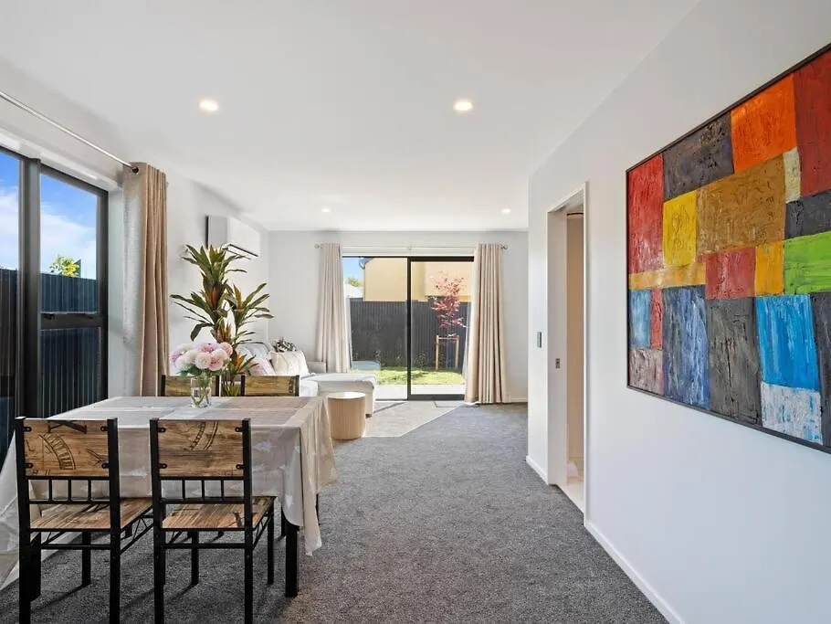 Spa Hideaway In Central City With Parking Christchurch